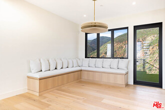 5366 Horizon Dr in Malibu, CA - Building Photo - Building Photo