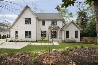 1074 Moores Mill Rd NW in Atlanta, GA - Building Photo - Building Photo