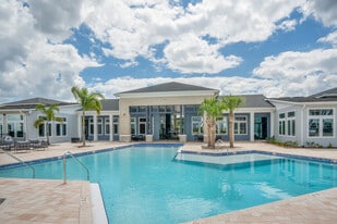 Madison Palms in Ruskin, FL - Building Photo