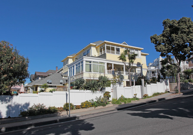 241 Marine St in Santa Monica, CA - Building Photo - Building Photo