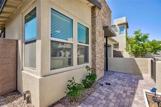 836 Carlon Hls Ave in Las Vegas, NV - Building Photo - Building Photo