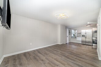 6037 Ingleside Dr in Charlotte, NC - Building Photo - Building Photo
