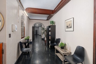 Arlington Apartments in San Diego, CA - Foto de edificio - Building Photo