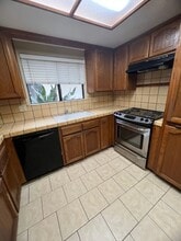 424 E Prosperity Ave in Tulare, CA - Building Photo - Building Photo