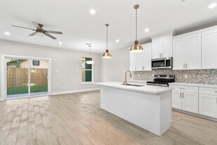 404 Forest Hill Blvd in Houston, TX - Building Photo