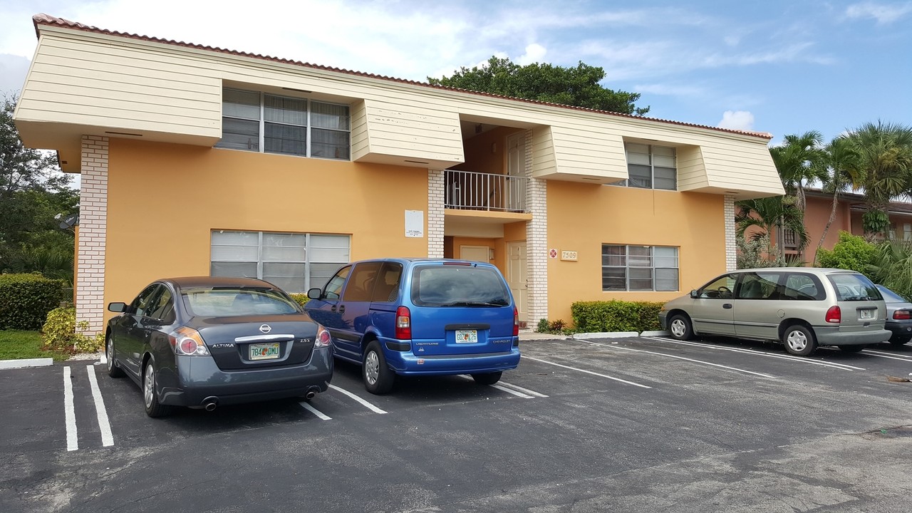 Coral Springs 4 Plex in Coral Springs, FL - Foto de edificio