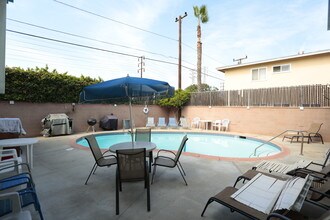 720 Indiana Ct in El Segundo, CA - Foto de edificio - Building Photo