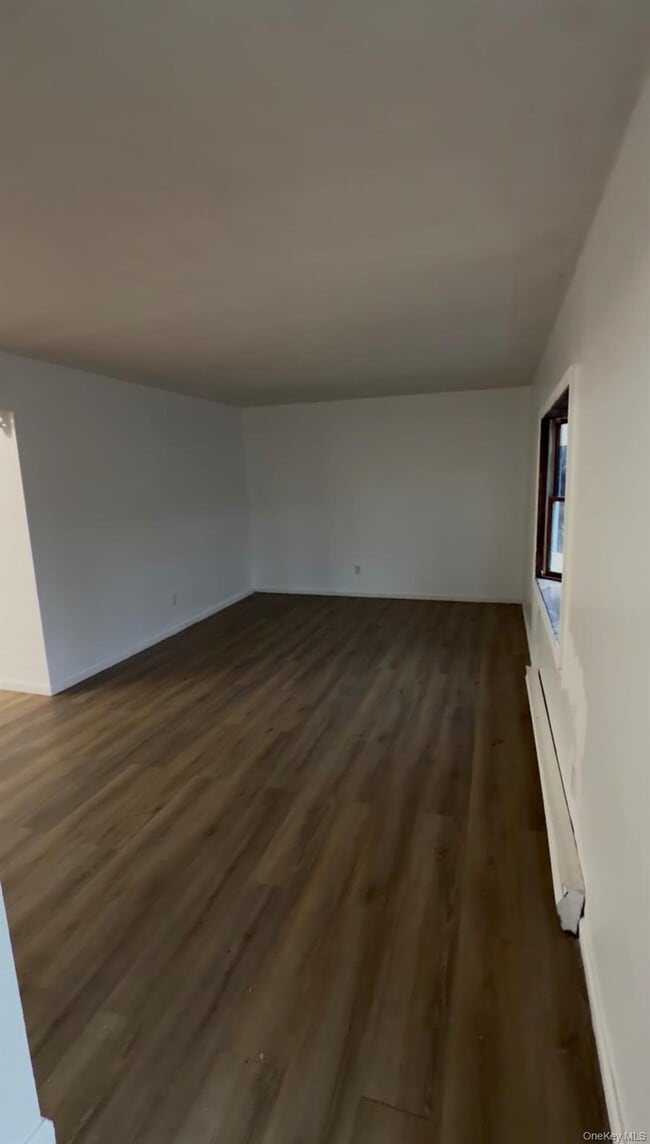 546 Granny Rd in Medford, NY - Building Photo - Building Photo