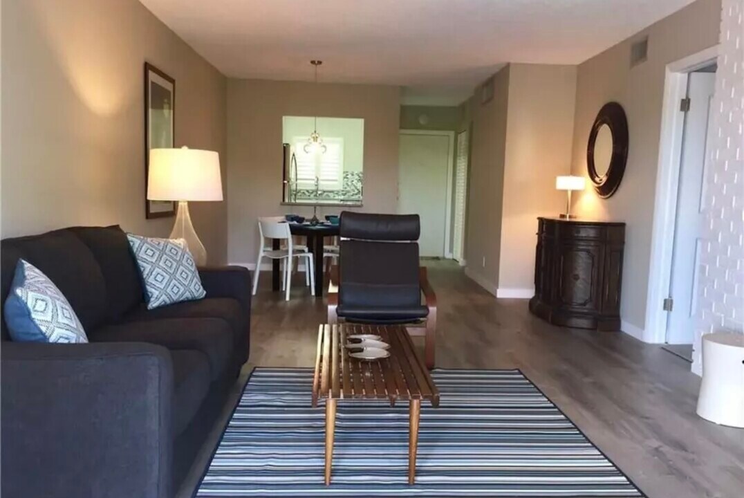 1752 NW 3rd Ter, Unit 317C in Fort Lauderdale, FL - Building Photo