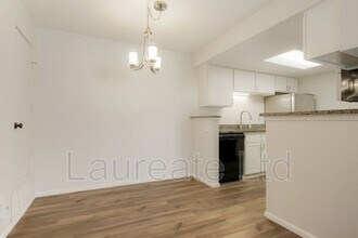 8555 S Fairmount Dr in Denver, CO - Foto de edificio - Building Photo