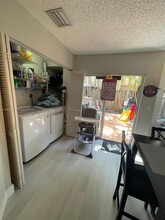 6965 NW 173rd Dr in Hialeah, FL - Foto de edificio - Building Photo