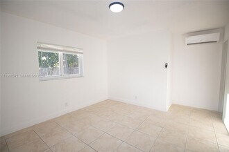 831 NW 1st Ave, Unit 4 in Fort Lauderdale, FL - Building Photo - Building Photo