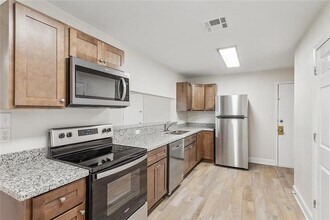 9205 Jefferson Hwy in River Ridge, LA - Building Photo - Building Photo