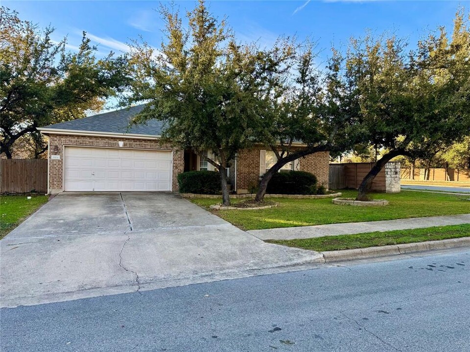 1904 Clay Ln in Cedar Park, TX - Building Photo