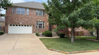 10700 Pointe View Dr in Austin, TX - Building Photo