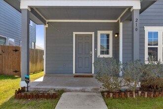 210 Timber Brook Dr in Hutto, TX - Building Photo - Building Photo