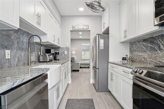 326 Harrison St, Unit 103A in Hollywood, FL - Foto de edificio - Building Photo