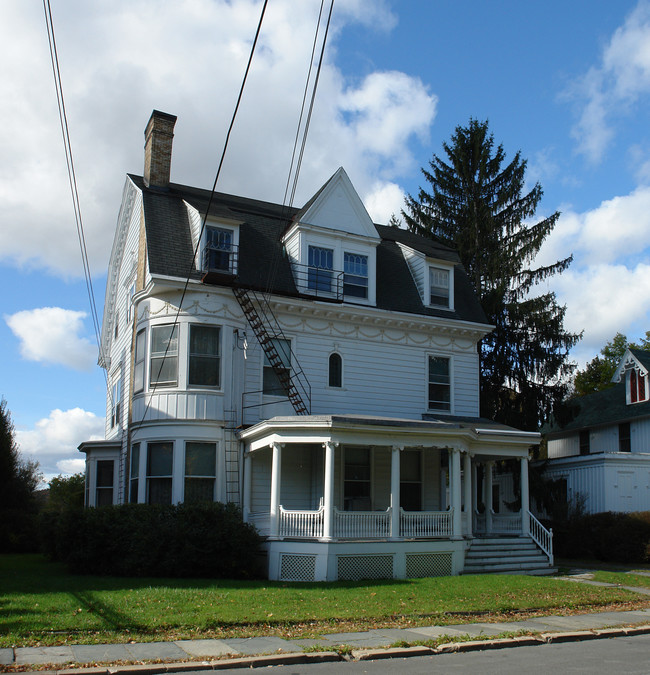 339 Allen St in Hudson, NY - Foto de edificio - Building Photo