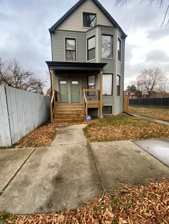 5355 S Wood St in Chicago, IL - Building Photo