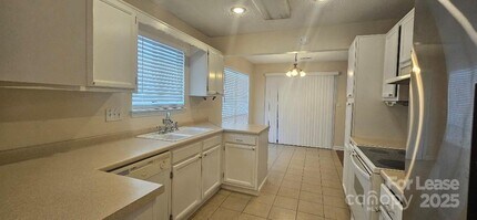 3738 Sweetgrass Ln in Charlotte, NC - Building Photo - Building Photo