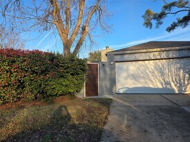 12406 Sungate Ln in Houston, TX - Building Photo