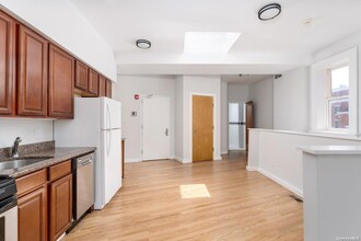 1 E Main St-Unit -5 in Riverhead, NY - Building Photo - Building Photo