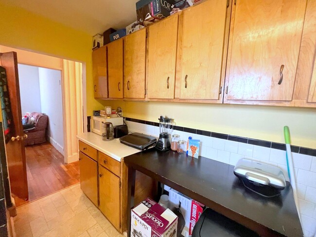 235A Highland Ave, Unit 2 in Somerville, MA - Building Photo - Building Photo