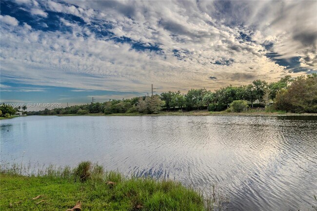 2893 Oakbrook Dr in Weston, FL - Building Photo - Building Photo