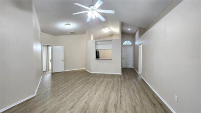 1633 Elk Spring Dr in Brandon, FL - Building Photo - Building Photo