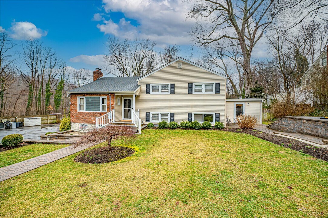 580 Park Ave in Huntington, NY - Building Photo
