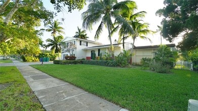 9220 SW 103rd Ave in Miami, FL - Building Photo - Building Photo