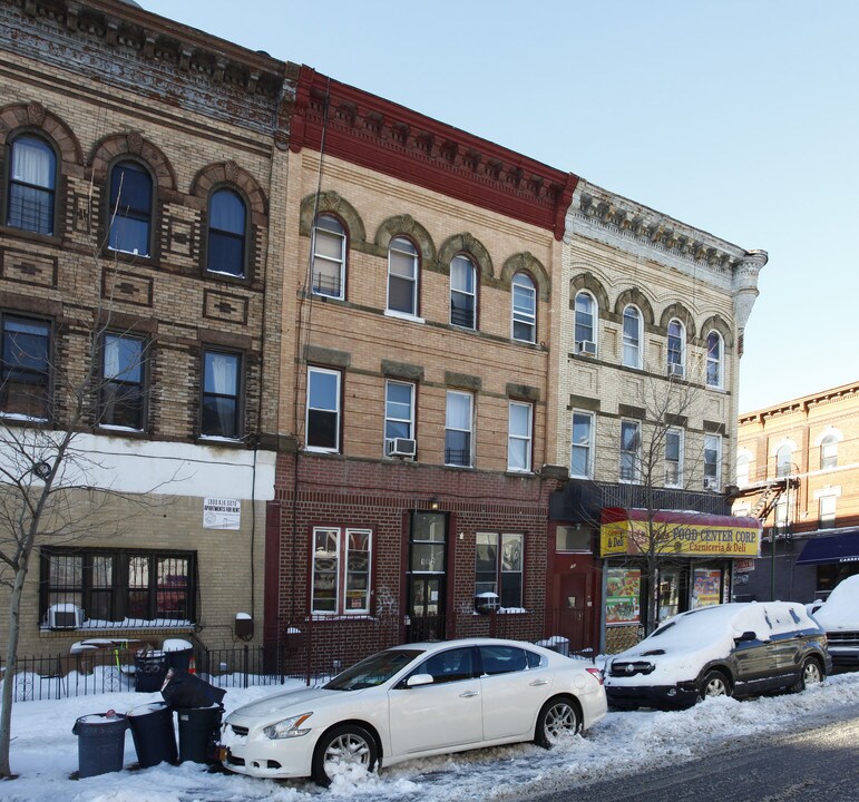 182 Irving Ave in Brooklyn, NY - Building Photo