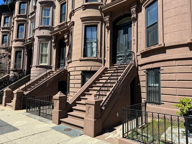 519 Columbus Ave, Unit 1