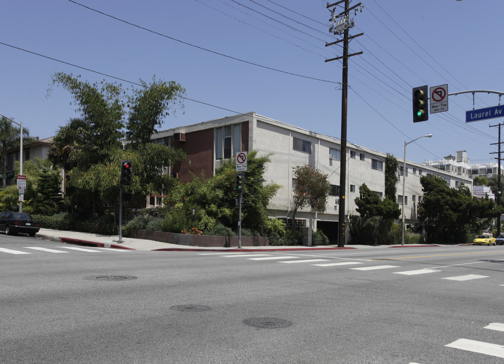 1300 Laurel Ave in Los Angeles, CA - Building Photo