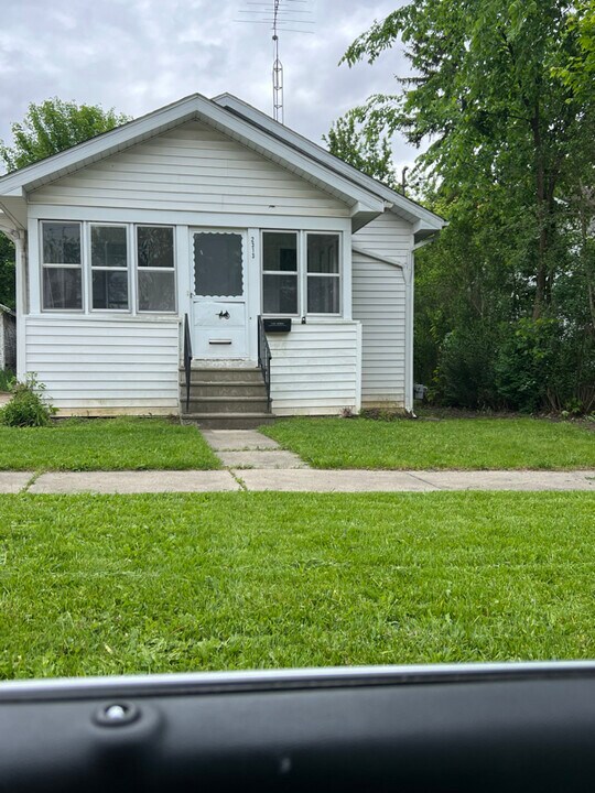 2313 Reid St in Flint, MI - Building Photo