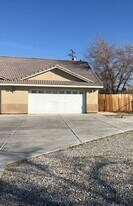 15555 Broken Bow Rd in Apple Valley, CA - Building Photo