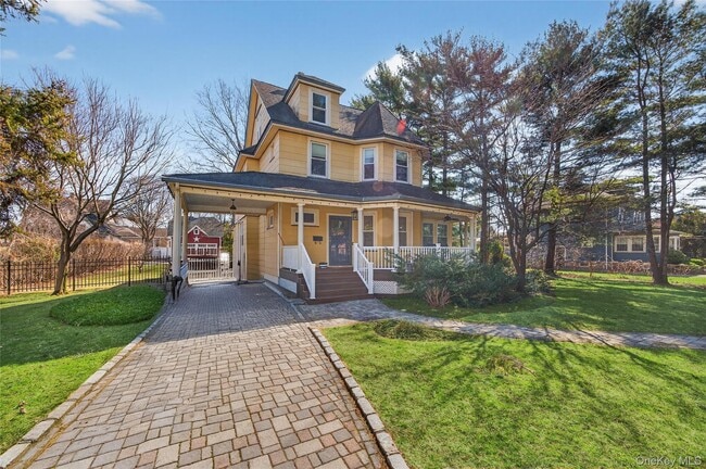 121 Morris Ave in Rockville Centre, NY - Building Photo - Building Photo