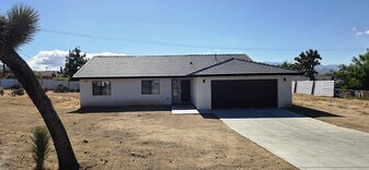 8160 Palomar Ave in Yucca Valley, CA - Building Photo