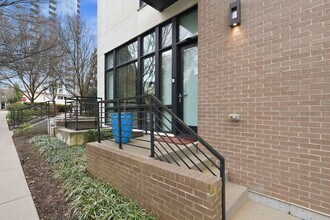 721 Longleaf Dr NE in Atlanta, GA - Foto de edificio - Building Photo