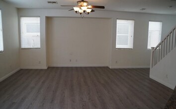 494 Newberry Springs Dr in Las Vegas, NV - Building Photo - Building Photo