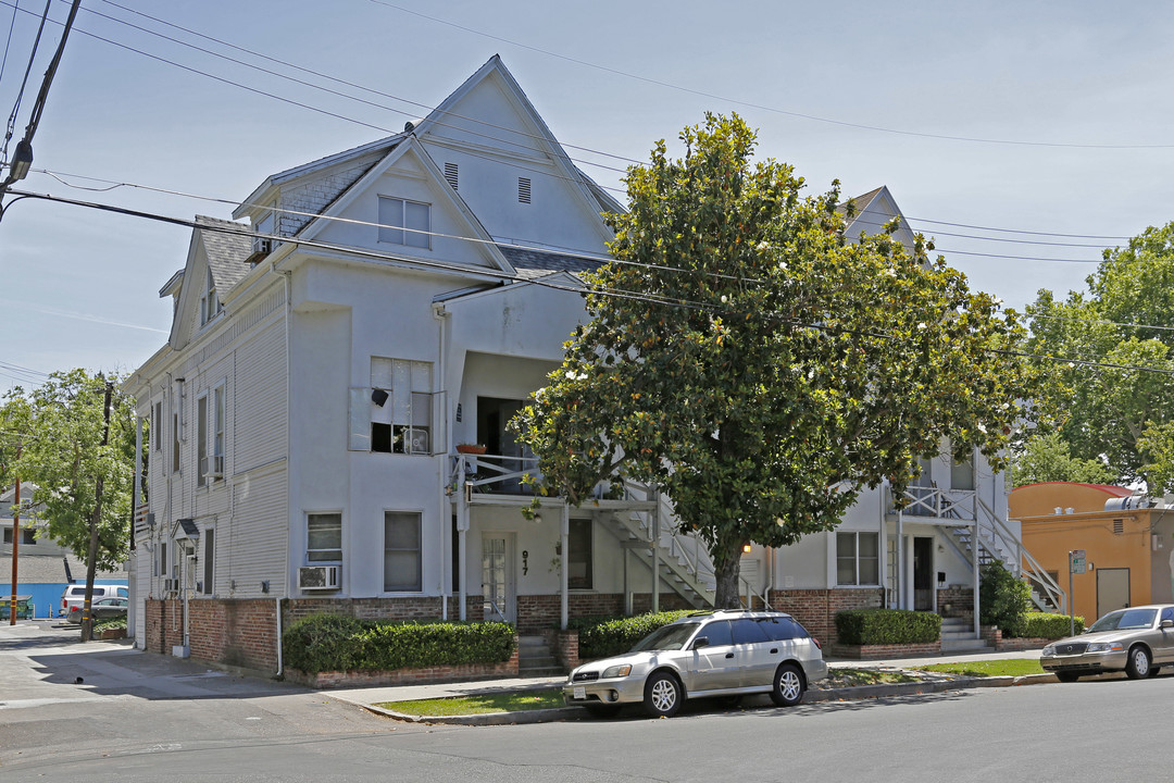 917-925 26th St in Sacramento, CA - Building Photo