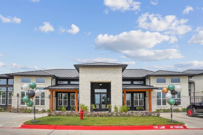 Hillside on Parmer Lane in Austin, TX - Foto de edificio - Building Photo