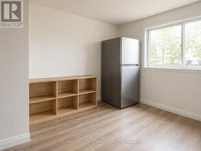 358 Grey St in Brantford, ON - Building Photo - Building Photo