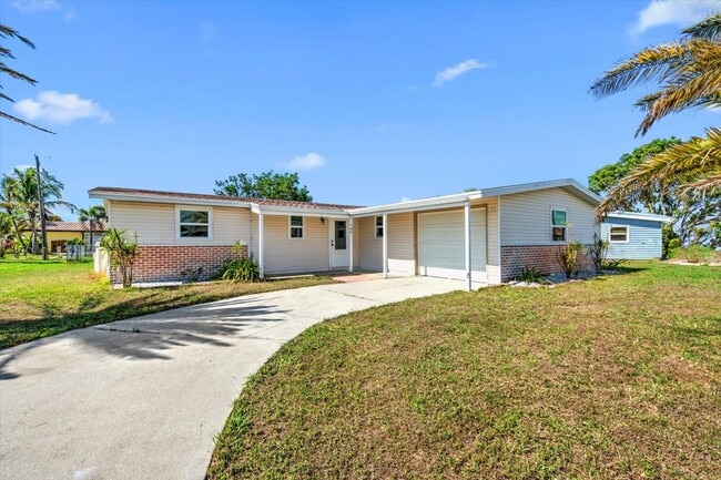 160 Francis Dr NE in Port Charlotte, FL - Building Photo - Building Photo