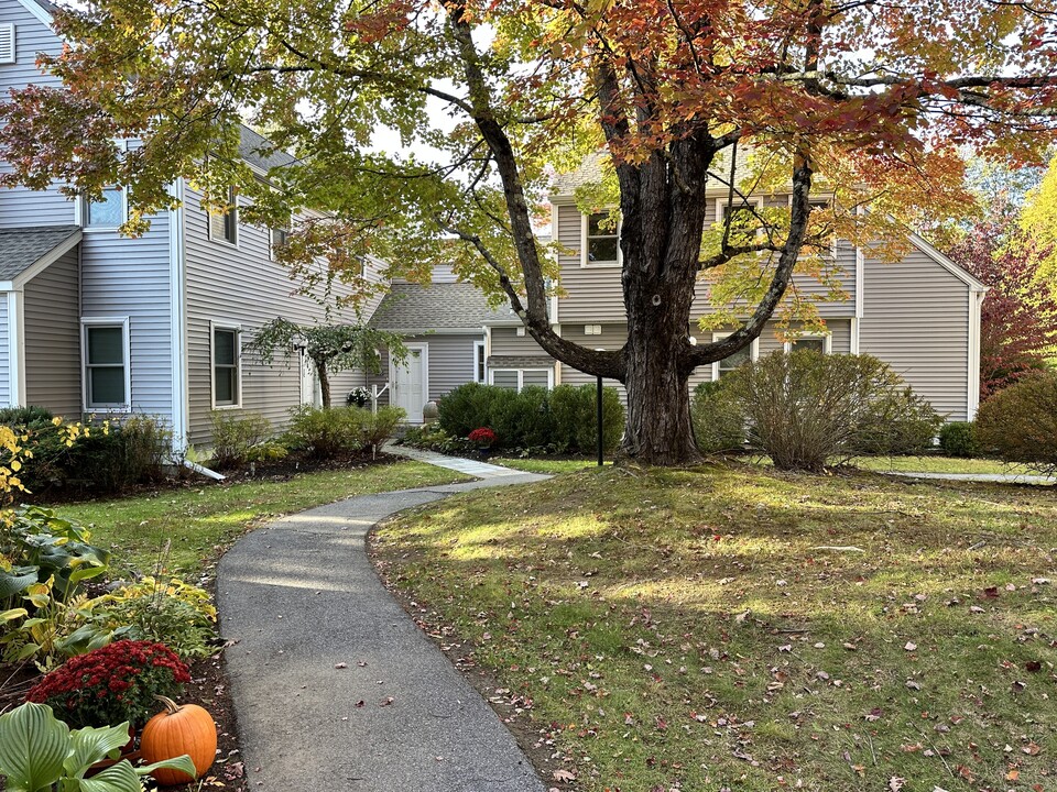 87 Canaan Rd in Salisbury, CT - Building Photo