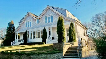 29 Morris Cove Ln in Sag Harbor, NY - Building Photo