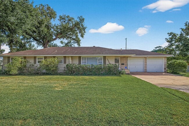 10005 Hazelhurst Dr