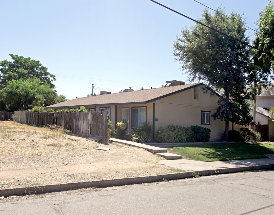 110 James St in Modesto, CA - Building Photo