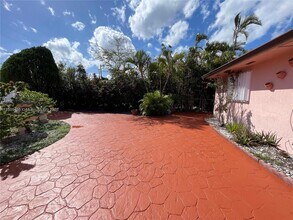 3033 NW 11th Terrace in Miami, FL - Building Photo - Building Photo