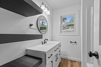 2750 W Walnut St in Springfield, MO - Building Photo - Building Photo